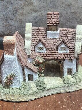 Vintage David Winter The Schoolhouse Miniature Cottage Figurine 1985